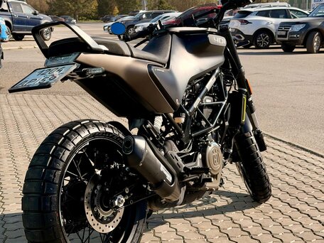 2022 Husqvarna Svartpilen 401, чёрный, 510000 рублей, вид 3