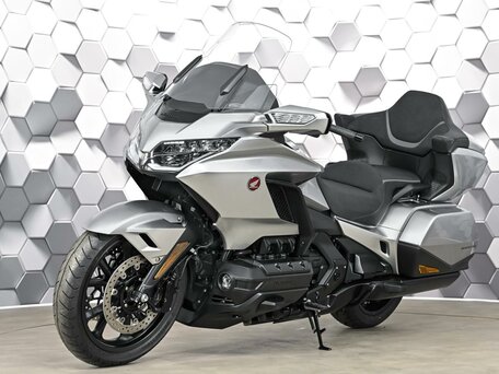 2025 Honda GL 1800 Gold Wing, серебристый, 3649000 рублей, вид 2
