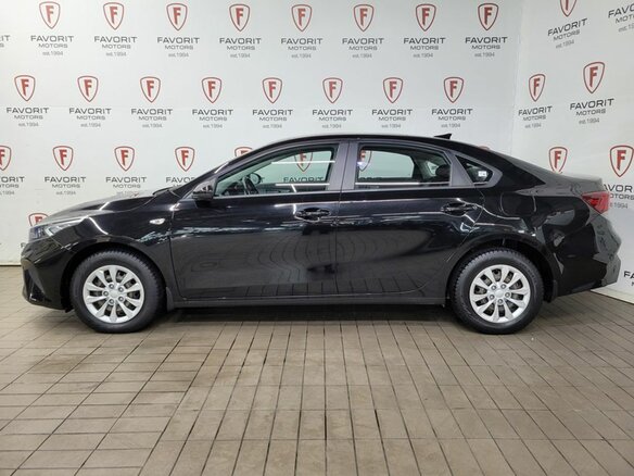 2022 Kia Cerato IV Рестайлинг, чёрный, 2174000 рублей - вид 4