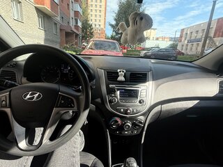 2015 Hyundai Solaris I Рестайлинг, коричневый, 820000 рублей, вид 5