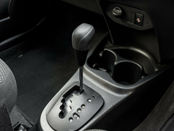 2019 Toyota Vitz III (XP130) Рестайлинг 2, белый, 980000 рублей - вид 18