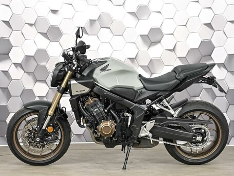 2025 Honda CB 650R, серый, 1099000 рублей, вид 4