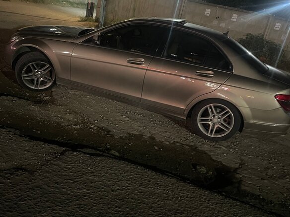 2007 Mercedes-Benz C-Класс 350 III (W204), бежевый, 750000 рублей - вид 2