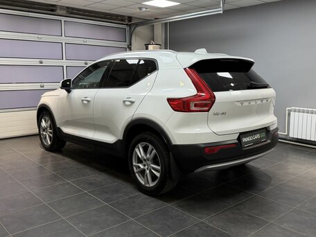 2020 Volvo XC40 I, белый, 3200000 рублей, вид 4