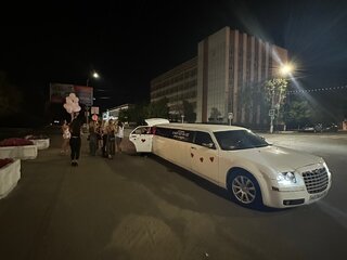 2004 Chrysler 300C I, белый, 700000 рублей, вид 2