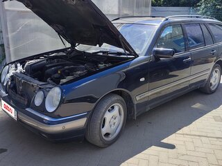 1998 Mercedes-Benz E-Класс 280 II (W210, S210), чёрный, 370000 рублей, вид 1