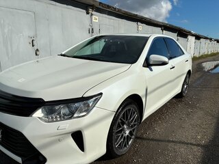 2014 Toyota Camry VII (XV50) Рестайлинг, белый, 2100000 рублей, вид 3