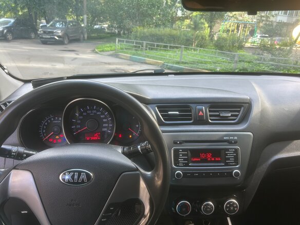 2015 Kia Rio III Рестайлинг, чёрный, 540000 рублей - вид 9