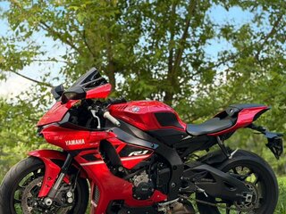 2019 Yamaha YZF-R1, красный, 1500000 рублей, вид 3