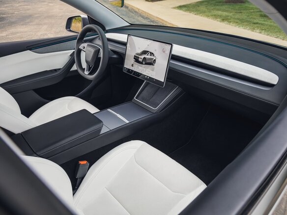 2026 Tesla Model Y Long Range I Рестайлинг, серебристый - вид 5