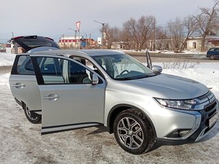 2019 Mitsubishi Outlander III Рестайлинг 3, серебристый, 2350000 рублей, вид 3