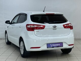 2013 Kia Rio 4-speed III, белый, 764900 рублей, вид 5
