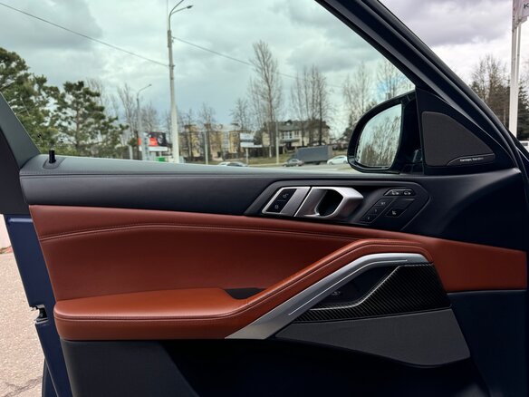 2021 BMW X6 40d III (G06), синий, 9500000 рублей - вид 12