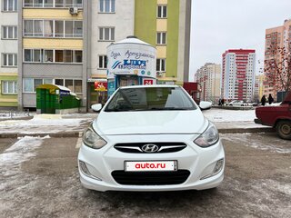 2012 Hyundai Solaris I, белый, 750000 рублей, вид 3