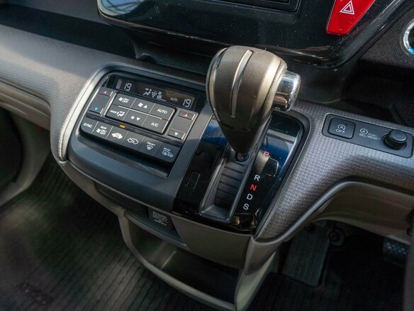 2015 Honda Stepwgn V, чёрный - вид 16