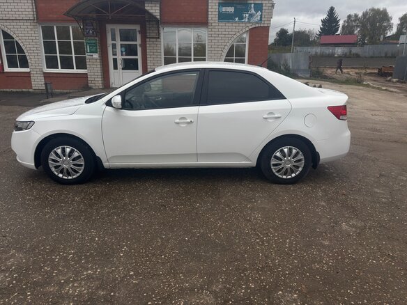 2010 Kia Cerato 5-speed II, белый, 620000 рублей - вид 3