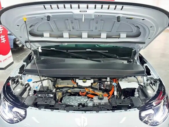 2026 Leapmotor A10 39.8 kWh, серебристый, 1708011 рублей - вид 25