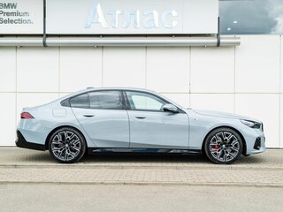 2026 BMW 5 серии 540d xDrive VIII (G60/G61/G68), серый, 15190000 рублей, вид 5