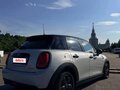2019 Mini Hatch Cooper III (F55/F56) Рестайлинг, серебристый, 1850000 рублей - вид 2