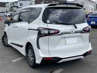 2021 Toyota Sienta II Рестайлинг, белый, 1107000 рублей, вид 5