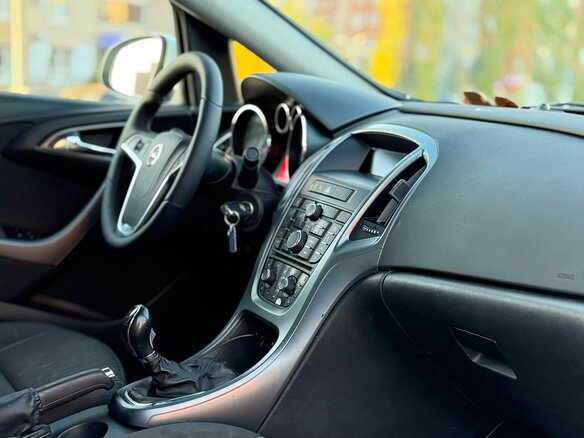 2013 Opel Astra J Рестайлинг, белый - вид 9