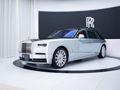2023 Rolls-Royce Phantom Extended VIII Рестайлинг (Series II), серебристый, 50000000 рублей, вид 1
