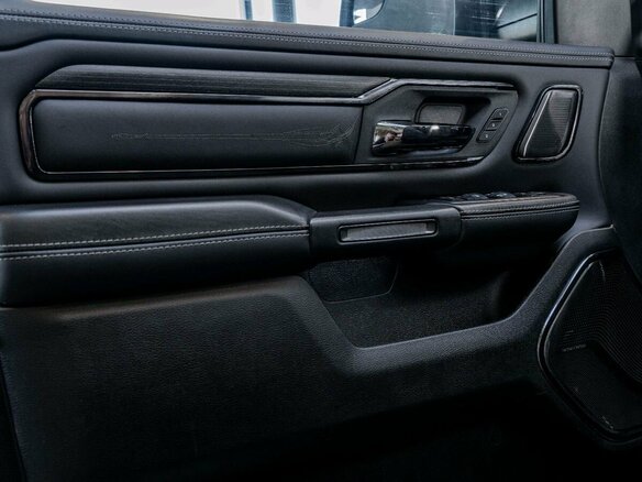 2023 Ram 1500 Crew Cab eTorque V, чёрный, 9500000 рублей - вид 19