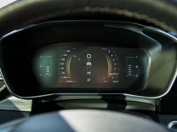 2022 Geely Atlas Pro, серый, 1830000 рублей - вид 18