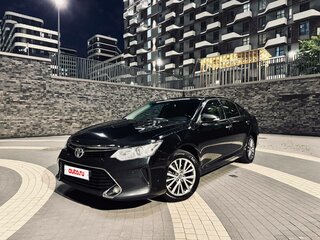 2015 Toyota Camry VII (XV50) Рестайлинг, чёрный, 1890000 рублей, вид 3