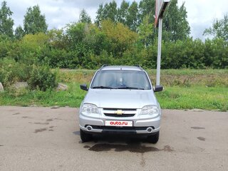 2012 Chevrolet Niva I Рестайлинг, серебристый, 432000 рублей, вид 2