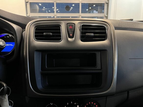 2015 Renault Sandero Stepway II, серебристый, 860000 рублей - вид 13