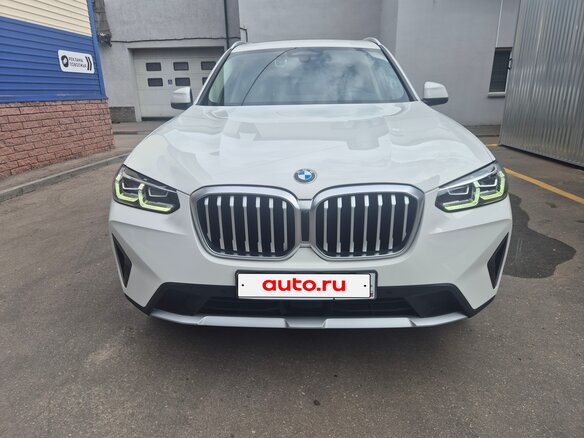 2021 BMW X3 20i xDrive III (G01) Рестайлинг, белый - вид 2