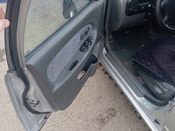 2006 Kia Spectra I Рестайлинг 2, серебристый, 299999 рублей - вид 5
