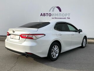 2019 Toyota Camry VIII (XV70), белый, 2330000 рублей, вид 2