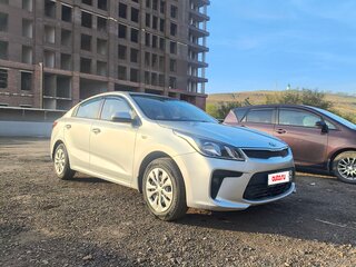 2019 Kia Rio IV, серебристый, 1230000 рублей, вид 1