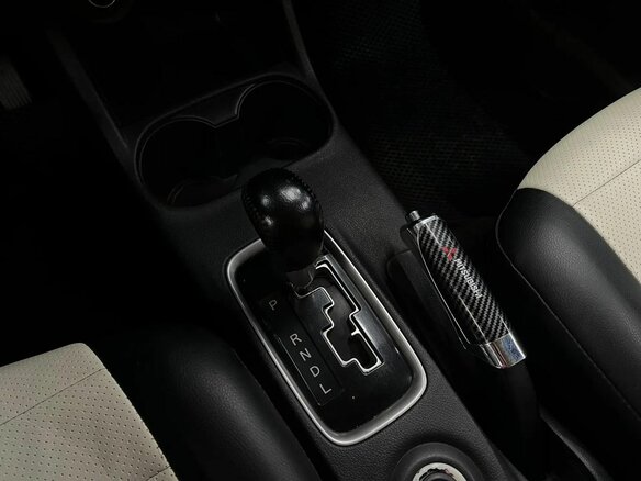 2014 Mitsubishi Outlander III Рестайлинг, белый, 1049888 рублей - вид 16