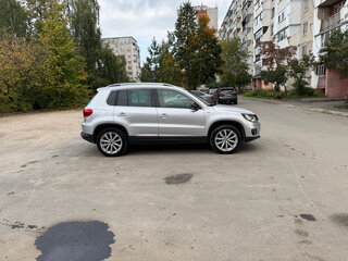 2013 Volkswagen Tiguan I Рестайлинг, серебристый, 1325000 рублей, вид 1