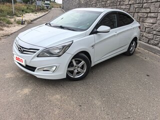 2015 Hyundai Solaris I Рестайлинг, белый, 880000 рублей, вид 4