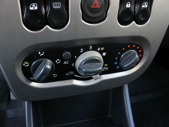 2010 Renault Logan I Рестайлинг, чёрный, 359000 рублей - вид 9