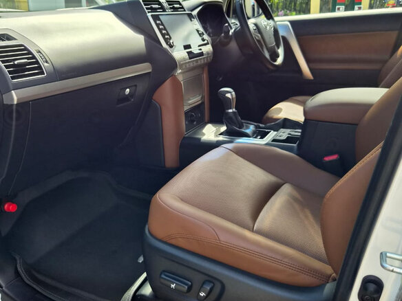 2022 Toyota Land Cruiser Prado 150 Series Рестайлинг 3, белый, 6350000 рублей - вид 22