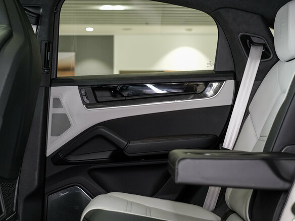 2026 Porsche Cayenne Coupé III Рестайлинг, серый - вид 30