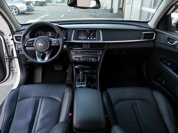 2019 Kia Optima IV Рестайлинг, белый, 1895000 рублей - вид 15