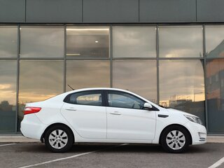 2013 Kia Rio 5-speed III, белый, 595000 рублей, вид 3