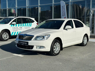 2013 Skoda Octavia II (A5) Рестайлинг, белый, 1100000 рублей, вид 1