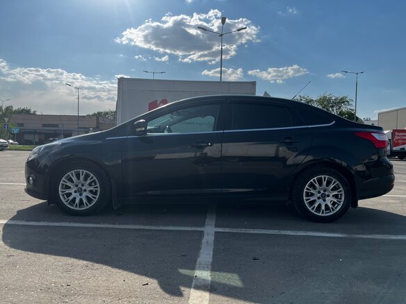 2012 Ford Focus III, чёрный, 1000000 рублей - вид 3