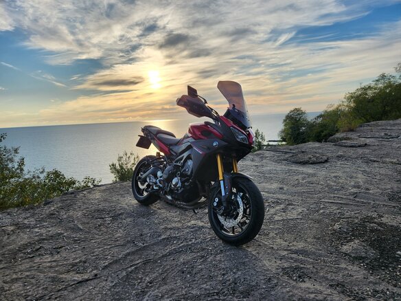 2015 Yamaha MT-09 Tracer (FJ-09), пурпурный, 850000 рублей - вид 2