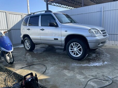 2006 Chevrolet Niva I, серебристый, 300000 рублей, вид 3