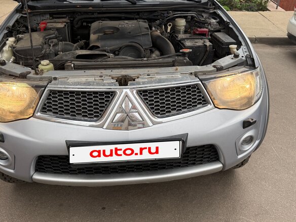 2010 Mitsubishi L200 IV, серебристый, 1300000 рублей - вид 1