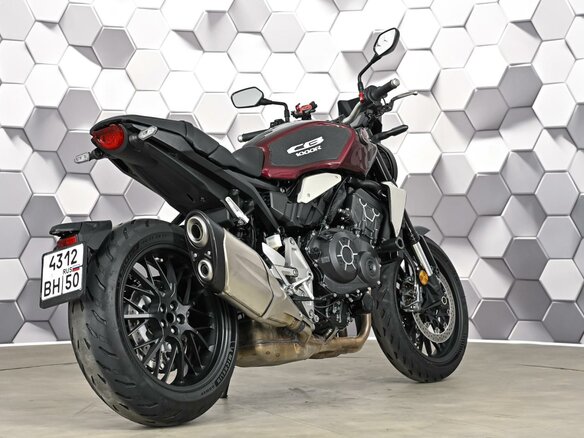 2024 Honda CB 1000R, красный, 1377000 рублей - вид 6