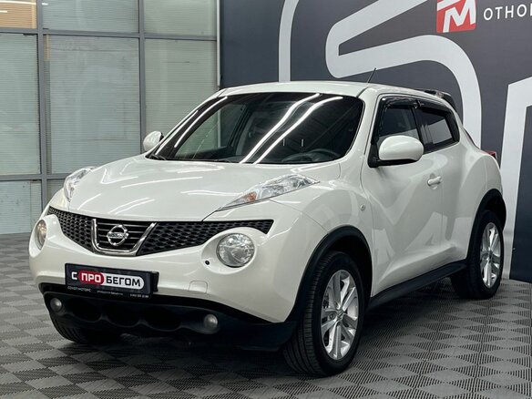 2013 Nissan Juke I, белый - вид 2